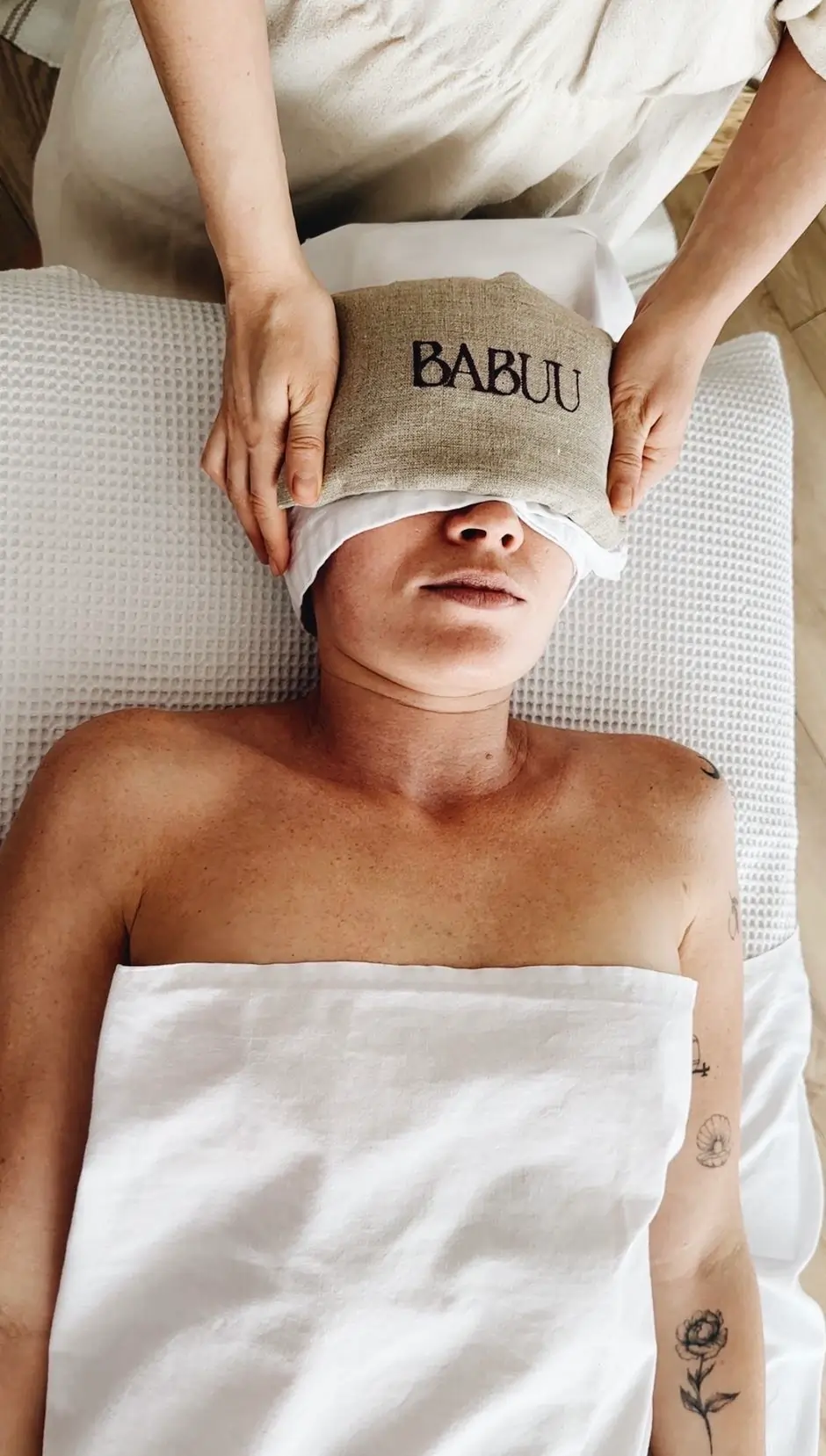 Masowanie twarzy podczas Babuu Therapy